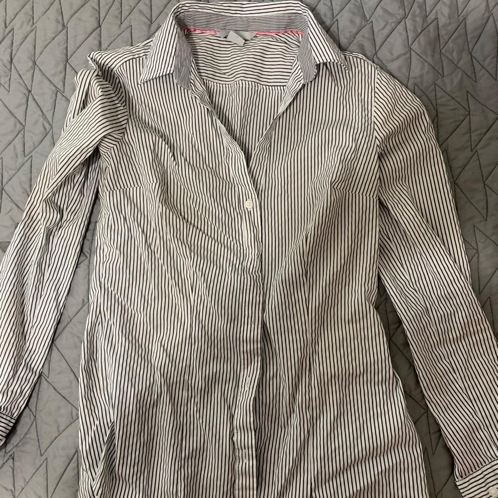 H&M gray and white button up